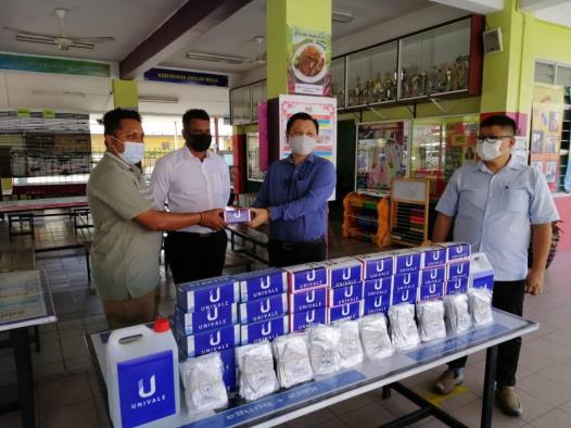 Distribution Face Masks and Sanitizers